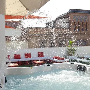 Dona Lola Apartment Seville